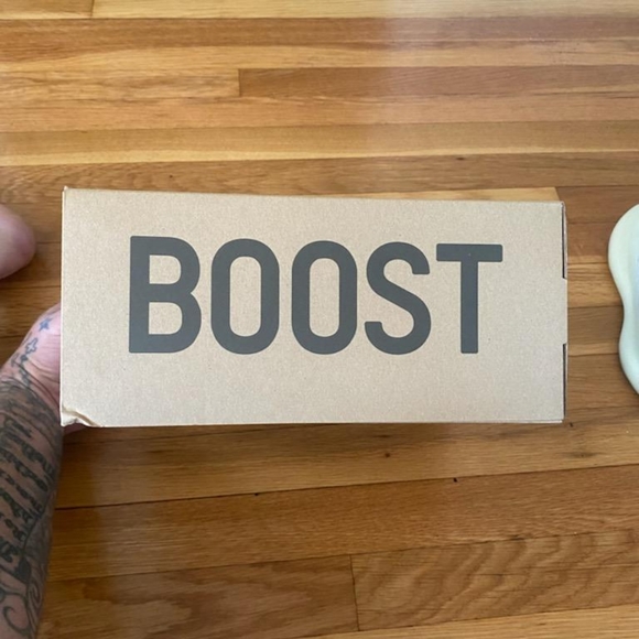 Yeezy 380 Calcite Glow - Picture 12 of 12